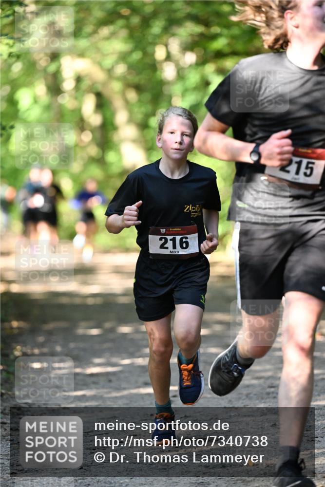 06.10.2024 - Bramfelder Halbmarathon 2024 Dr. Thomas Lammeyer http://msf.ph/oto/7340738 06.10.2024 10:46:06 Laufen 216, 215 meine-sportfotos.de