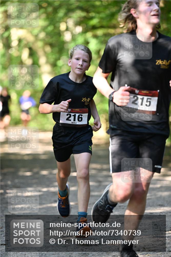 06.10.2024 - Bramfelder Halbmarathon 2024 Dr. Thomas Lammeyer http://msf.ph/oto/7340739 06.10.2024 10:46:06 Laufen 215, 216 meine-sportfotos.de