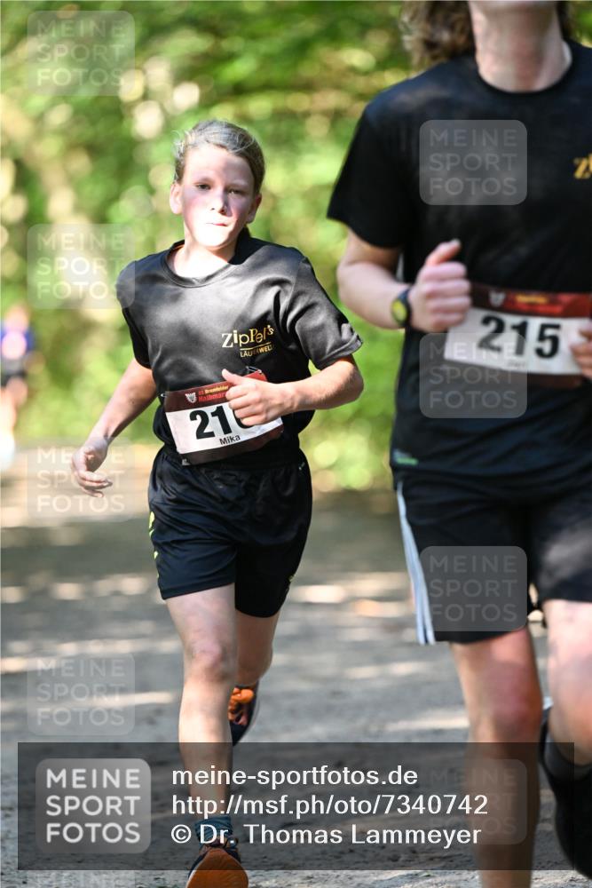 06.10.2024 - Bramfelder Halbmarathon 2024 Dr. Thomas Lammeyer http://msf.ph/oto/7340742 06.10.2024 10:46:06 Laufen 215, 33, 21 meine-sportfotos.de