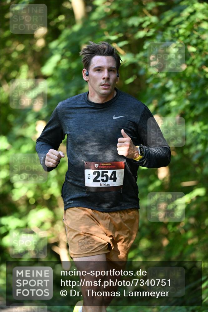 06.10.2024 - Bramfelder Halbmarathon 2024 Dr. Thomas Lammeyer http://msf.ph/oto/7340751 06.10.2024 10:46:09 Laufen 33, 254 meine-sportfotos.de