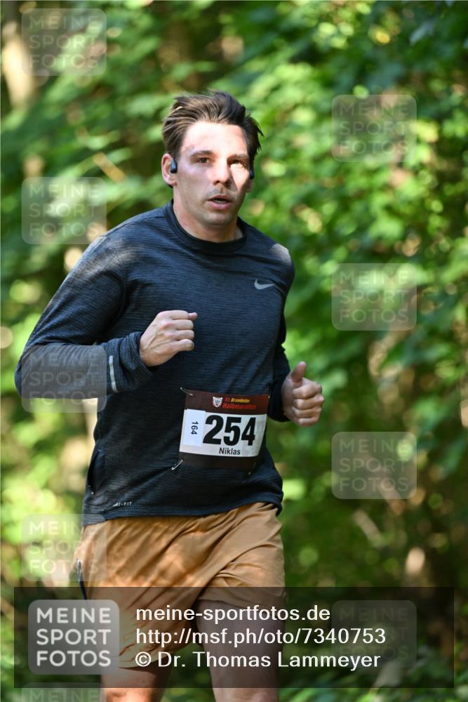 06.10.2024 - Bramfelder Halbmarathon 2024 Dr. Thomas Lammeyer http://msf.ph/oto/7340753 06.10.2024 10:46:09 Laufen 164, 33, 254 meine-sportfotos.de