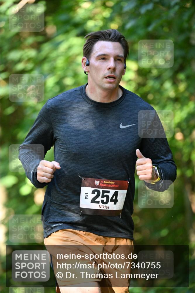 06.10.2024 - Bramfelder Halbmarathon 2024 Dr. Thomas Lammeyer http://msf.ph/oto/7340755 06.10.2024 10:46:09 Laufen 33, 254 meine-sportfotos.de