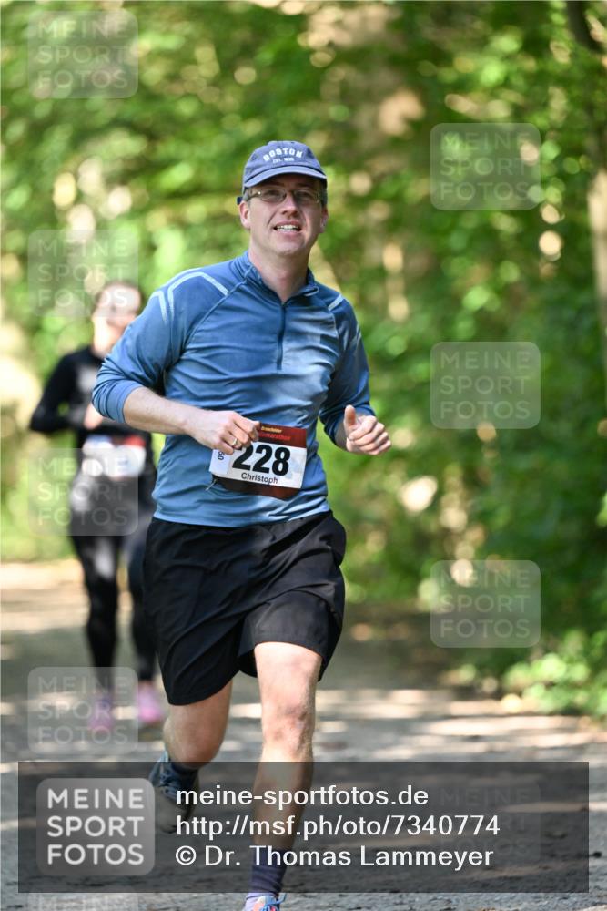 06.10.2024 - Bramfelder Halbmarathon 2024 Dr. Thomas Lammeyer http://msf.ph/oto/7340774 06.10.2024 10:46:17 Laufen 990, 228 meine-sportfotos.de