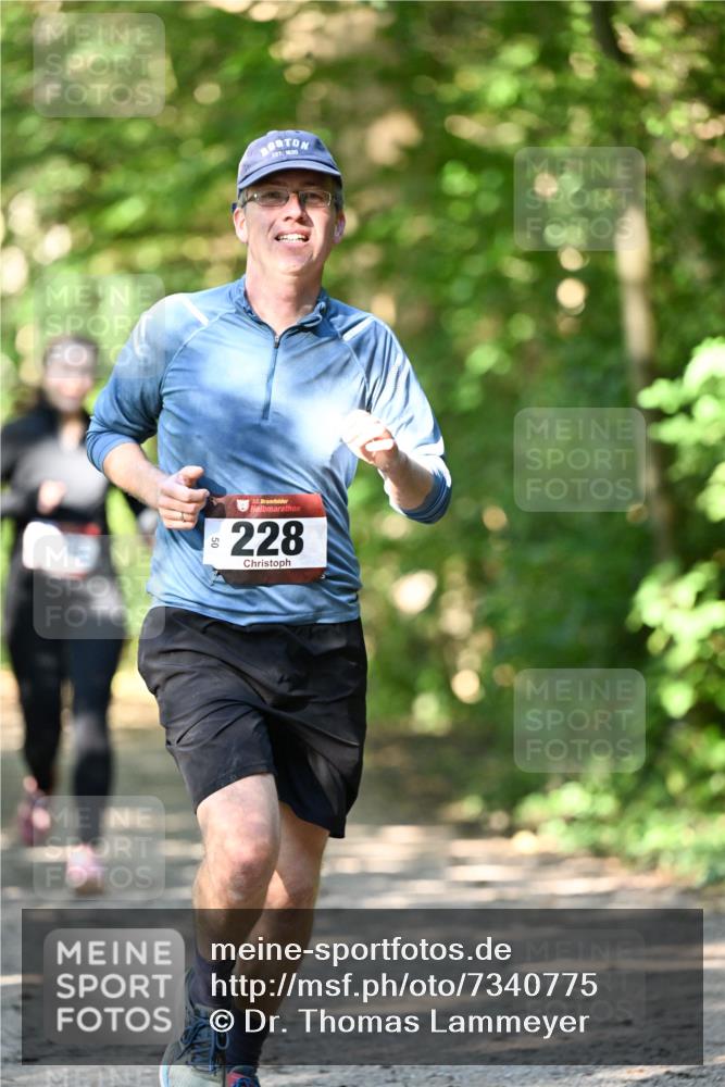 06.10.2024 - Bramfelder Halbmarathon 2024 Dr. Thomas Lammeyer http://msf.ph/oto/7340775 06.10.2024 10:46:17 Laufen 1630, 50, 50, 33, 228 meine-sportfotos.de