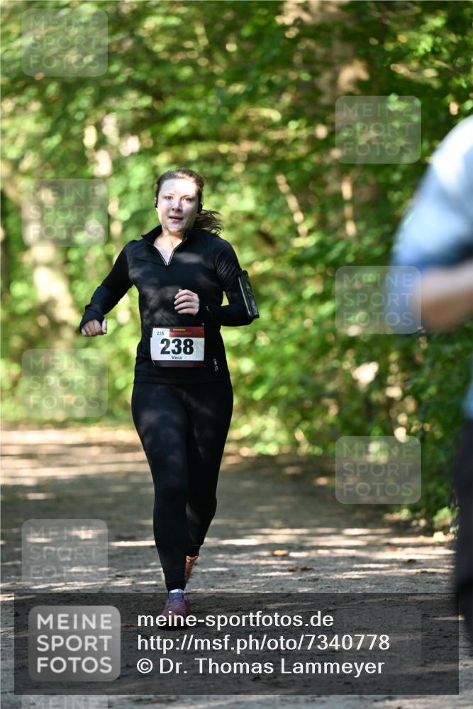06.10.2024 - Bramfelder Halbmarathon 2024 Dr. Thomas Lammeyer http://msf.ph/oto/7340778 06.10.2024 10:46:18 Laufen 235, 238 meine-sportfotos.de
