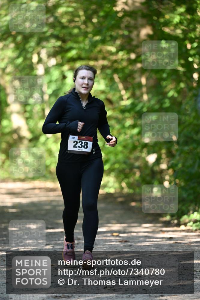 06.10.2024 - Bramfelder Halbmarathon 2024 Dr. Thomas Lammeyer http://msf.ph/oto/7340780 06.10.2024 10:46:18 Laufen 235, 238 meine-sportfotos.de