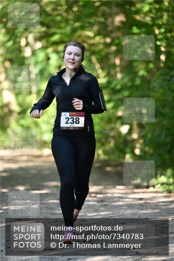 06.10.2024 - Bramfelder Halbmarathon 2024 Dr. Thomas Lammeyer http://msf.ph/oto/7340783 06.10.2024 10:46:18 Laufen 235, 238 meine-sportfotos.de