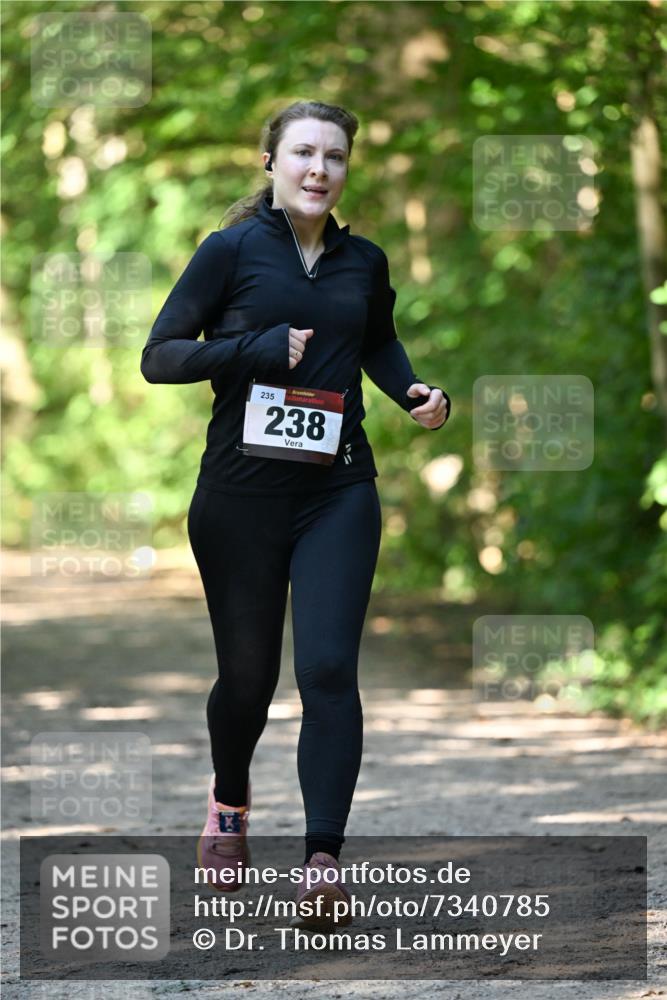 06.10.2024 - Bramfelder Halbmarathon 2024 Dr. Thomas Lammeyer http://msf.ph/oto/7340785 06.10.2024 10:46:19 Laufen 235, 238 meine-sportfotos.de