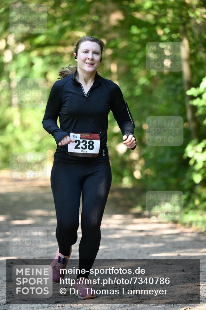 06.10.2024 - Bramfelder Halbmarathon 2024 Dr. Thomas Lammeyer http://msf.ph/oto/7340786 06.10.2024 10:46:19 Laufen 235, 3, 238 meine-sportfotos.de