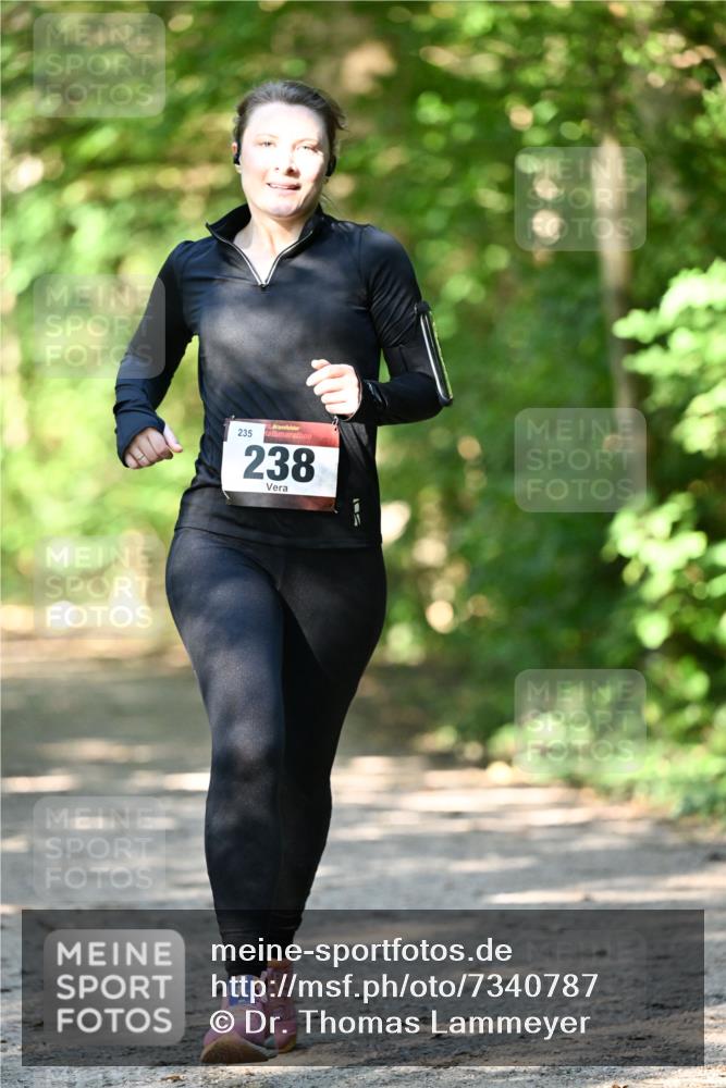 06.10.2024 - Bramfelder Halbmarathon 2024 Dr. Thomas Lammeyer http://msf.ph/oto/7340787 06.10.2024 10:46:19 Laufen 235, 33, 238 meine-sportfotos.de
