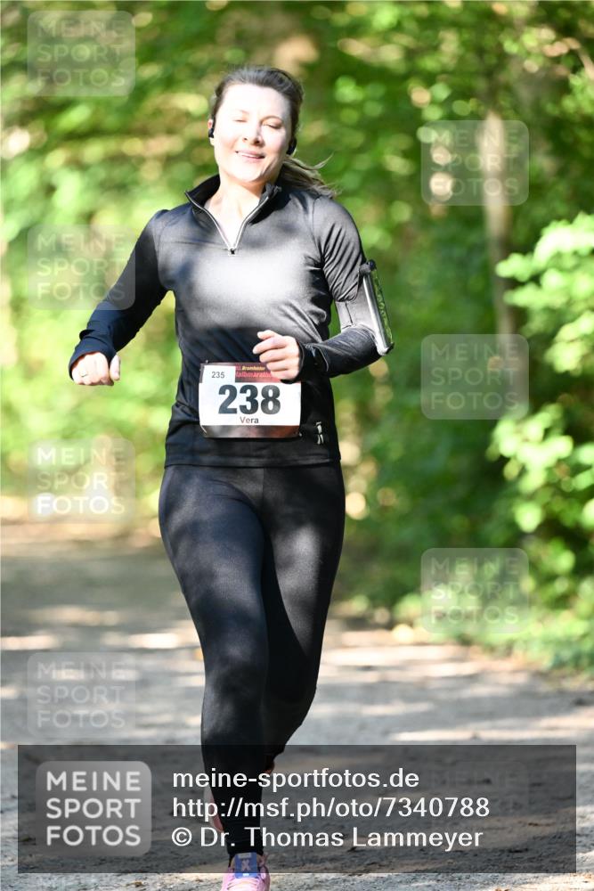 06.10.2024 - Bramfelder Halbmarathon 2024 Dr. Thomas Lammeyer http://msf.ph/oto/7340788 06.10.2024 10:46:19 Laufen 235, 33, 238 meine-sportfotos.de