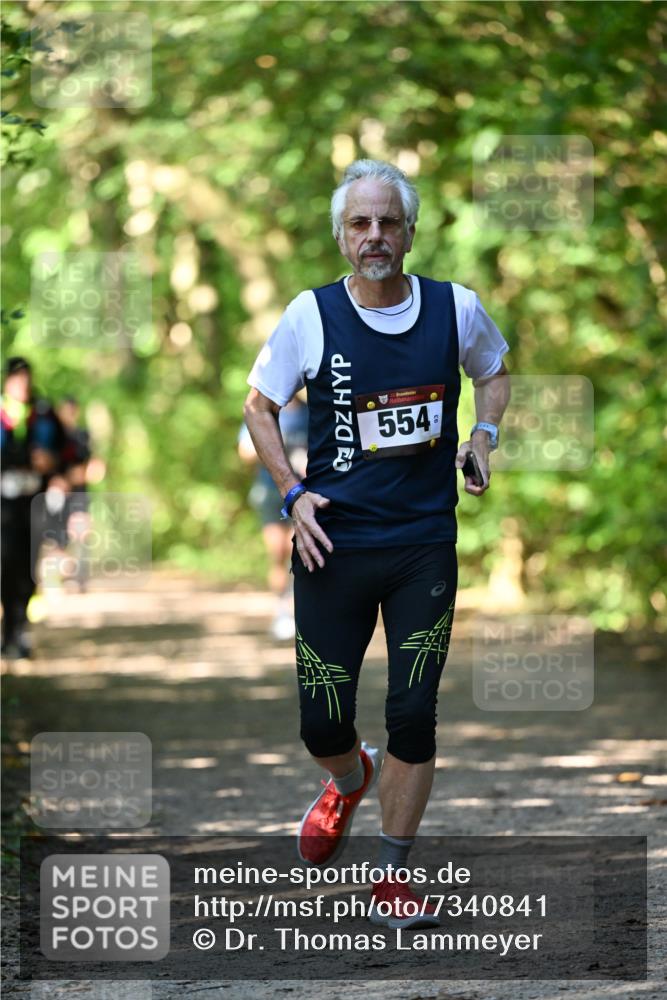 06.10.2024 - Bramfelder Halbmarathon 2024 Dr. Thomas Lammeyer http://msf.ph/oto/7340841 06.10.2024 10:46:32 Laufen 554 meine-sportfotos.de