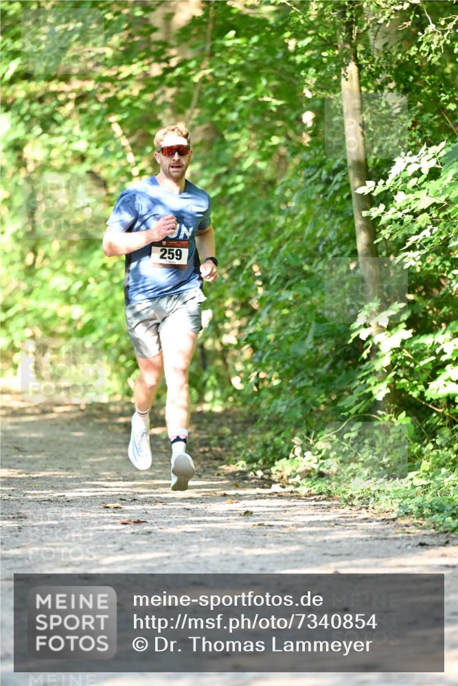 06.10.2024 - Bramfelder Halbmarathon 2024 Dr. Thomas Lammeyer http://msf.ph/oto/7340854 06.10.2024 10:46:37 Laufen 259 meine-sportfotos.de