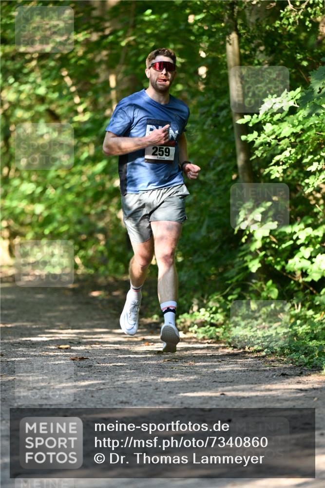 06.10.2024 - Bramfelder Halbmarathon 2024 Dr. Thomas Lammeyer http://msf.ph/oto/7340860 06.10.2024 10:46:38 Laufen 259 meine-sportfotos.de