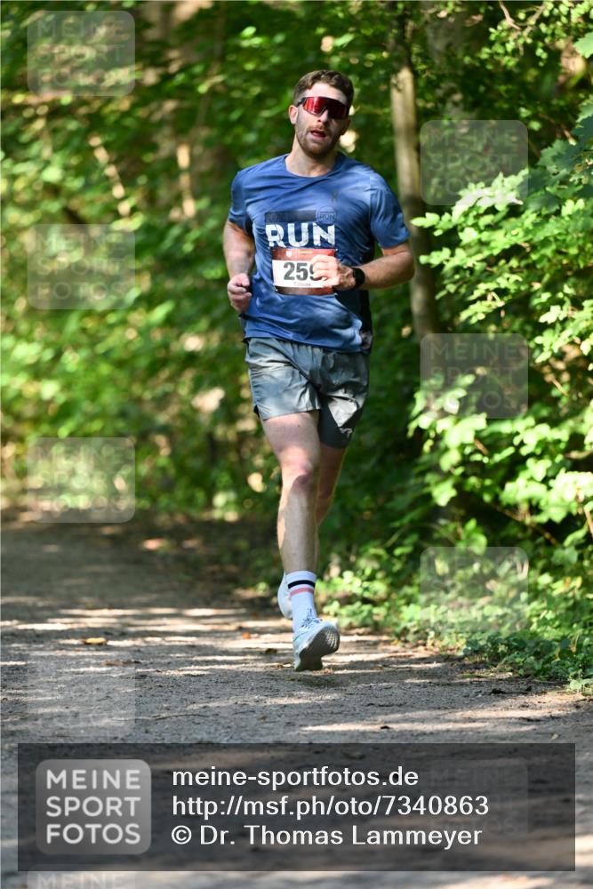 06.10.2024 - Bramfelder Halbmarathon 2024 Dr. Thomas Lammeyer http://msf.ph/oto/7340863 06.10.2024 10:46:38 Laufen 2024, 259 meine-sportfotos.de