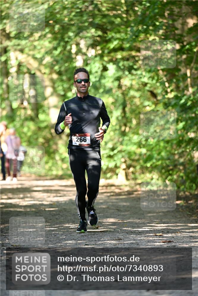 06.10.2024 - Bramfelder Halbmarathon 2024 Dr. Thomas Lammeyer http://msf.ph/oto/7340893 06.10.2024 10:46:47 Laufen 209, 266 meine-sportfotos.de