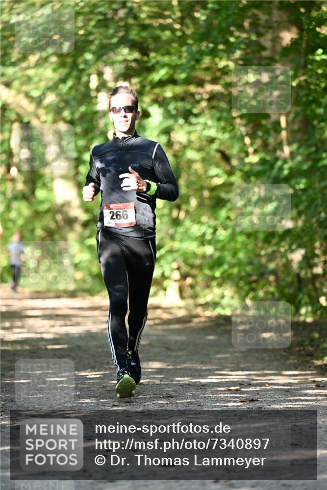 06.10.2024 - Bramfelder Halbmarathon 2024 Dr. Thomas Lammeyer http://msf.ph/oto/7340897 06.10.2024 10:46:48 Laufen 209, 266 meine-sportfotos.de