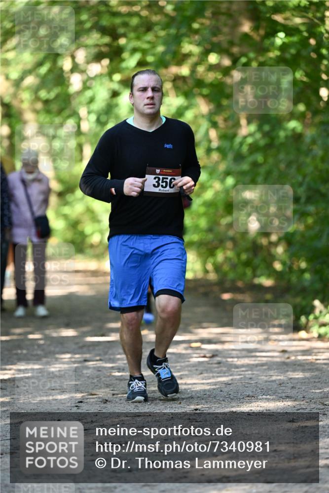 06.10.2024 - Bramfelder Halbmarathon 2024 Dr. Thomas Lammeyer http://msf.ph/oto/7340981 06.10.2024 10:47:20 Laufen 356 meine-sportfotos.de