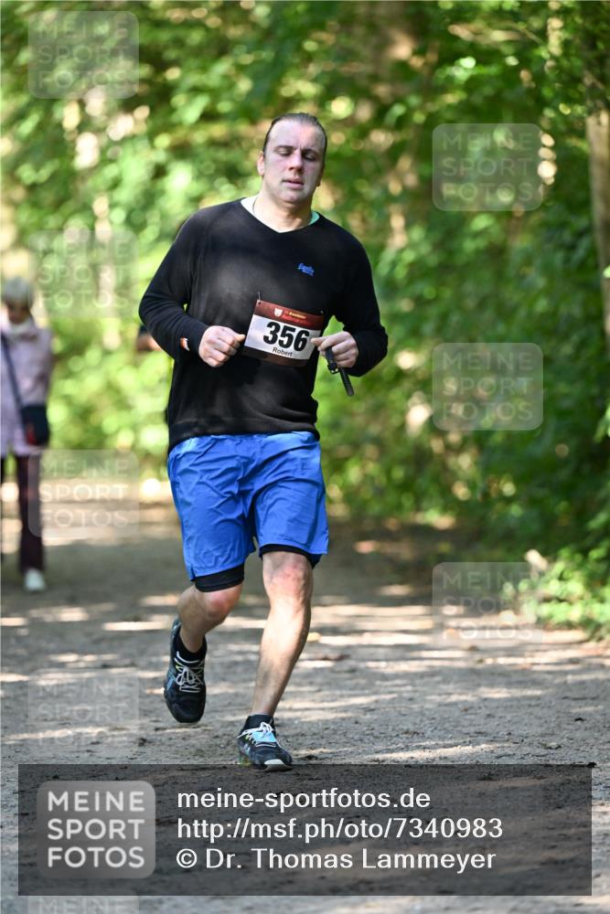 06.10.2024 - Bramfelder Halbmarathon 2024 Dr. Thomas Lammeyer http://msf.ph/oto/7340983 06.10.2024 10:47:20 Laufen 332, 356 meine-sportfotos.de