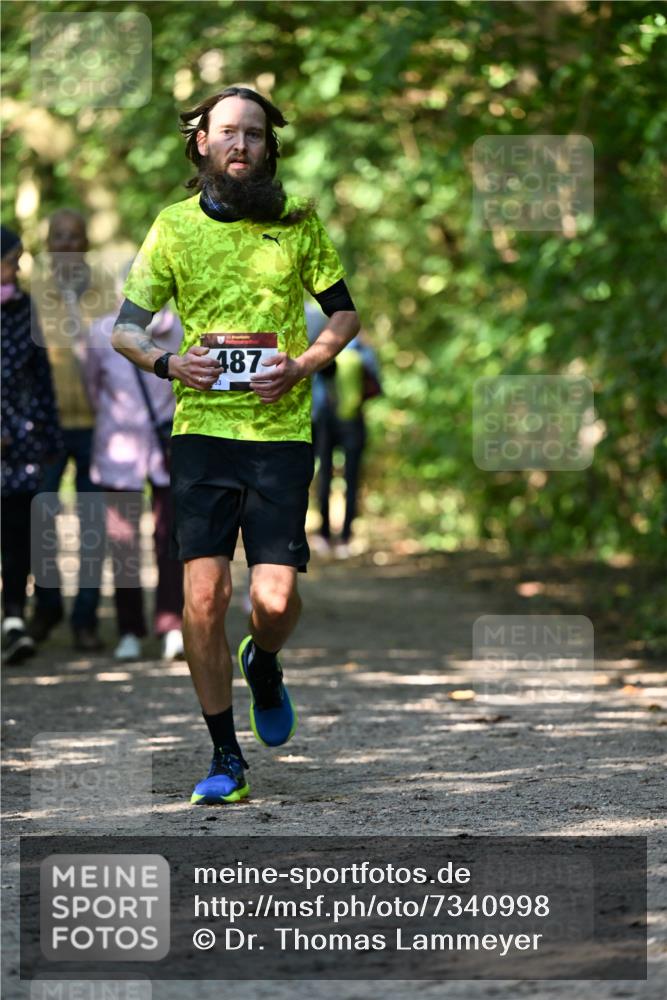 06.10.2024 - Bramfelder Halbmarathon 2024 Dr. Thomas Lammeyer http://msf.ph/oto/7340998 06.10.2024 10:47:22 Laufen 487 meine-sportfotos.de