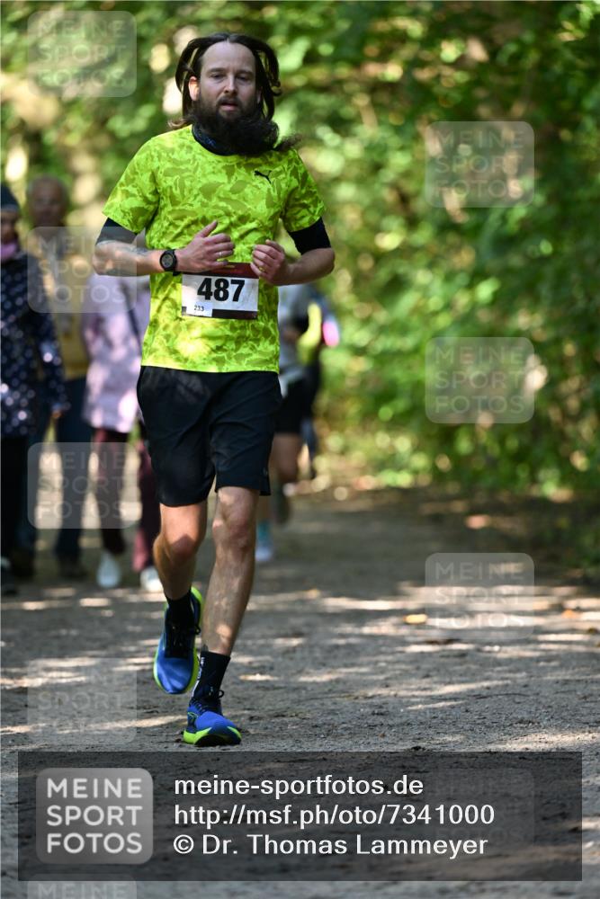 06.10.2024 - Bramfelder Halbmarathon 2024 Dr. Thomas Lammeyer http://msf.ph/oto/7341000 06.10.2024 10:47:23 Laufen 487, 233 meine-sportfotos.de