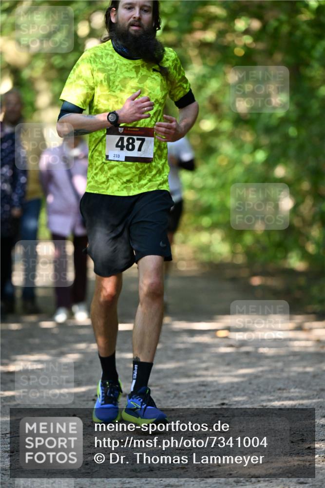 06.10.2024 - Bramfelder Halbmarathon 2024 Dr. Thomas Lammeyer http://msf.ph/oto/7341004 06.10.2024 10:47:23 Laufen 487, 233 meine-sportfotos.de
