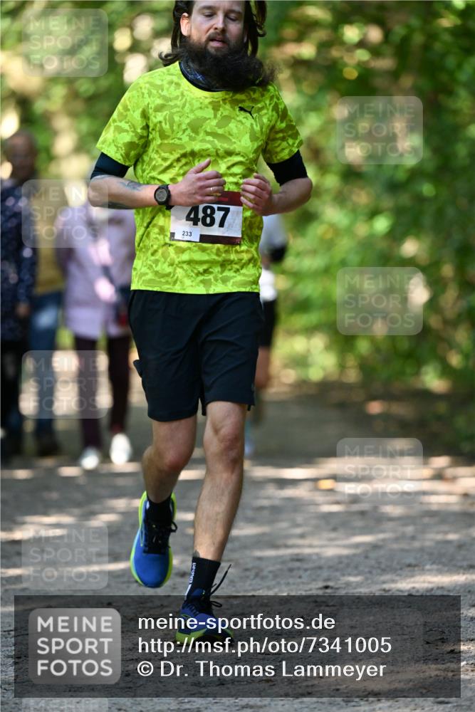 06.10.2024 - Bramfelder Halbmarathon 2024 Dr. Thomas Lammeyer http://msf.ph/oto/7341005 06.10.2024 10:47:23 Laufen 487, 233 meine-sportfotos.de