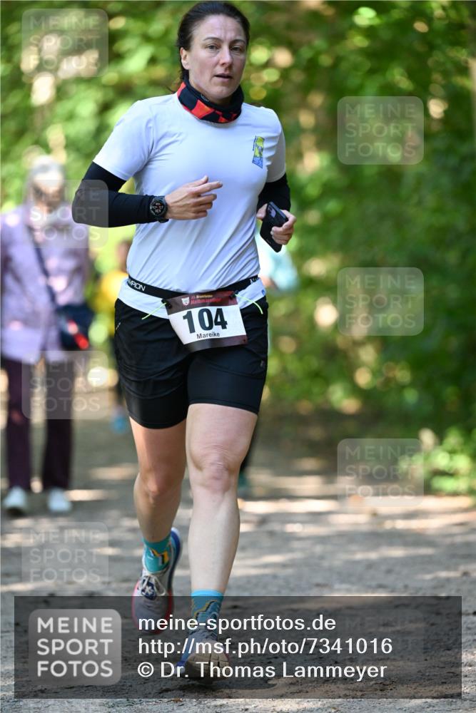 06.10.2024 - Bramfelder Halbmarathon 2024 Dr. Thomas Lammeyer http://msf.ph/oto/7341016 06.10.2024 10:47:27 Laufen 33, 104 meine-sportfotos.de