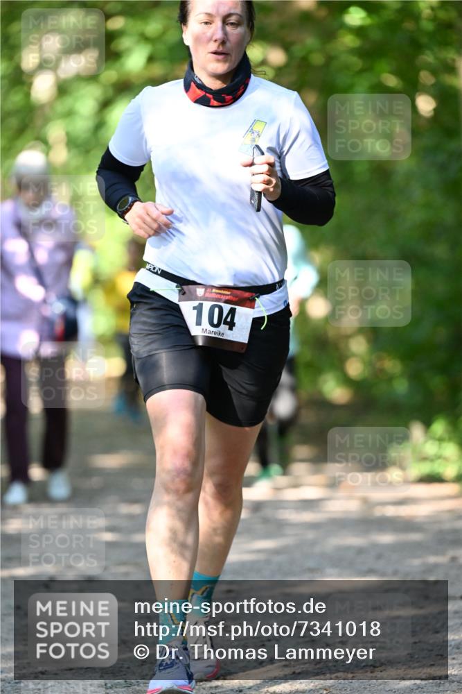 06.10.2024 - Bramfelder Halbmarathon 2024 Dr. Thomas Lammeyer http://msf.ph/oto/7341018 06.10.2024 10:47:27 Laufen 33, 104 meine-sportfotos.de