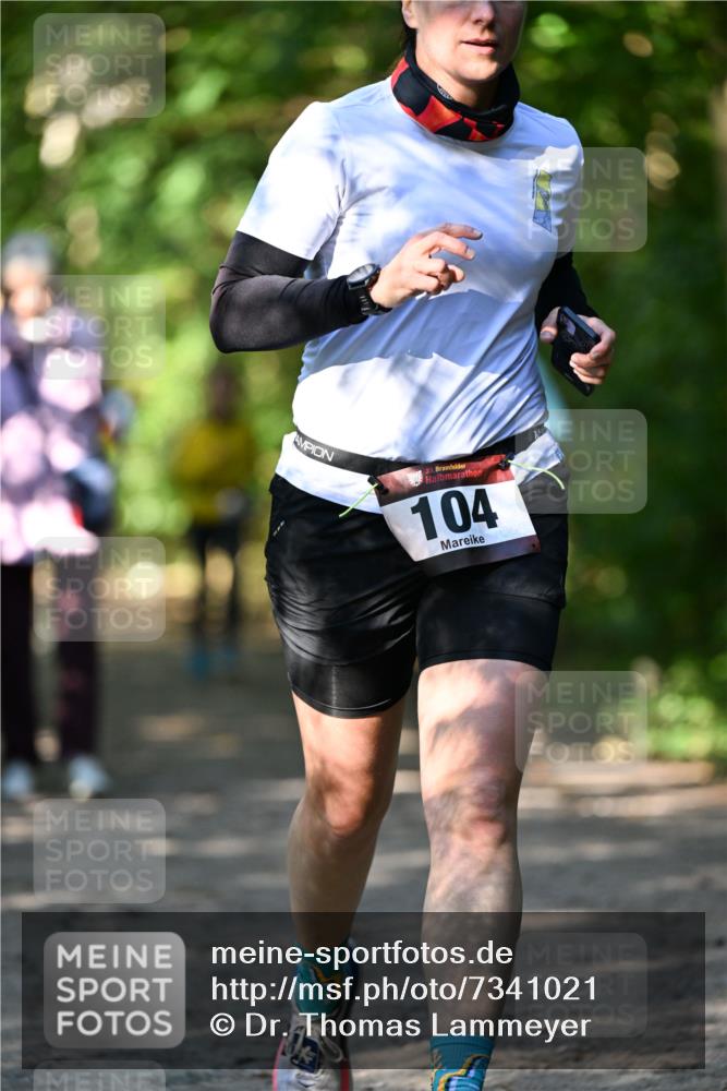 06.10.2024 - Bramfelder Halbmarathon 2024 Dr. Thomas Lammeyer http://msf.ph/oto/7341021 06.10.2024 10:47:28 Laufen 33, 104 meine-sportfotos.de