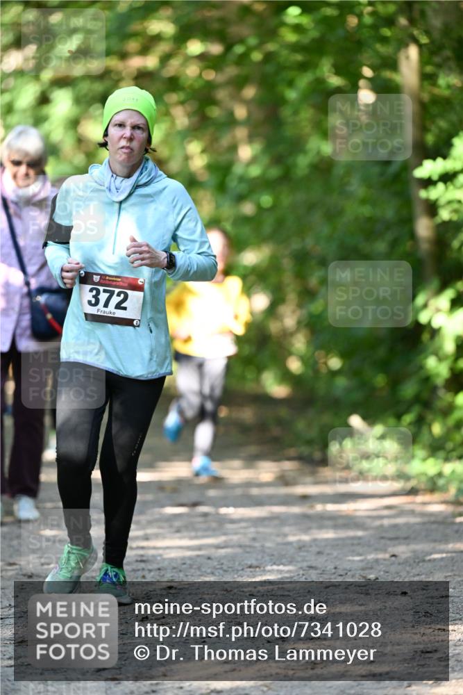 06.10.2024 - Bramfelder Halbmarathon 2024 Dr. Thomas Lammeyer http://msf.ph/oto/7341028 06.10.2024 10:47:30 Laufen 372 meine-sportfotos.de