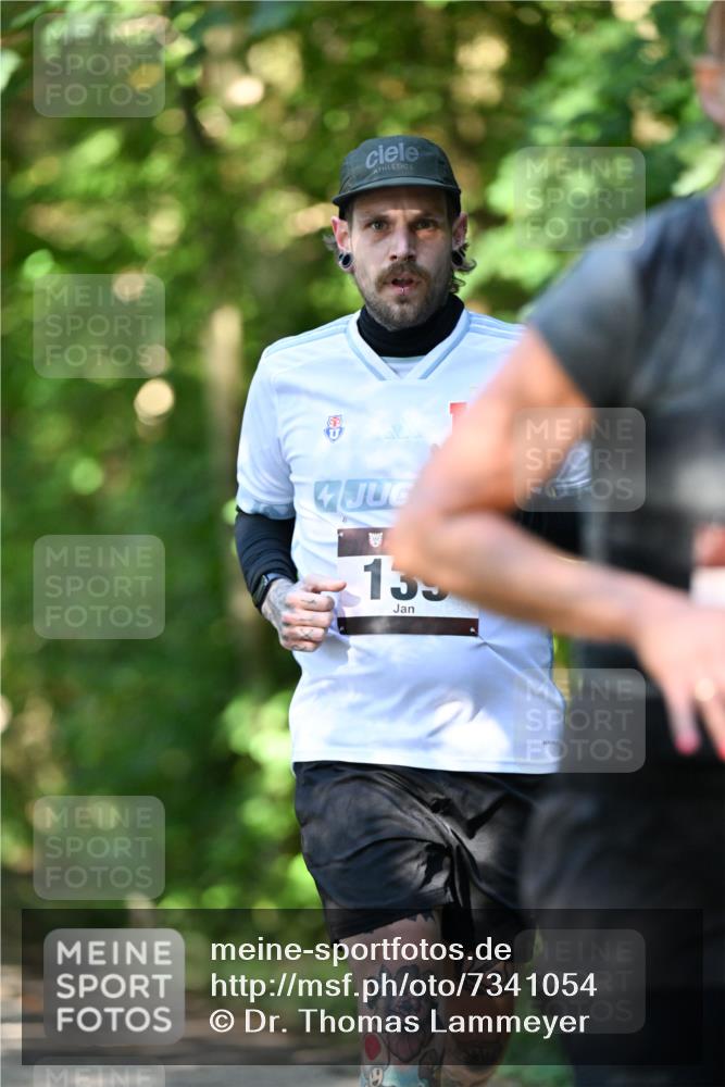 06.10.2024 - Bramfelder Halbmarathon 2024 Dr. Thomas Lammeyer http://msf.ph/oto/7341054 06.10.2024 10:47:38 Laufen 8, 155 meine-sportfotos.de