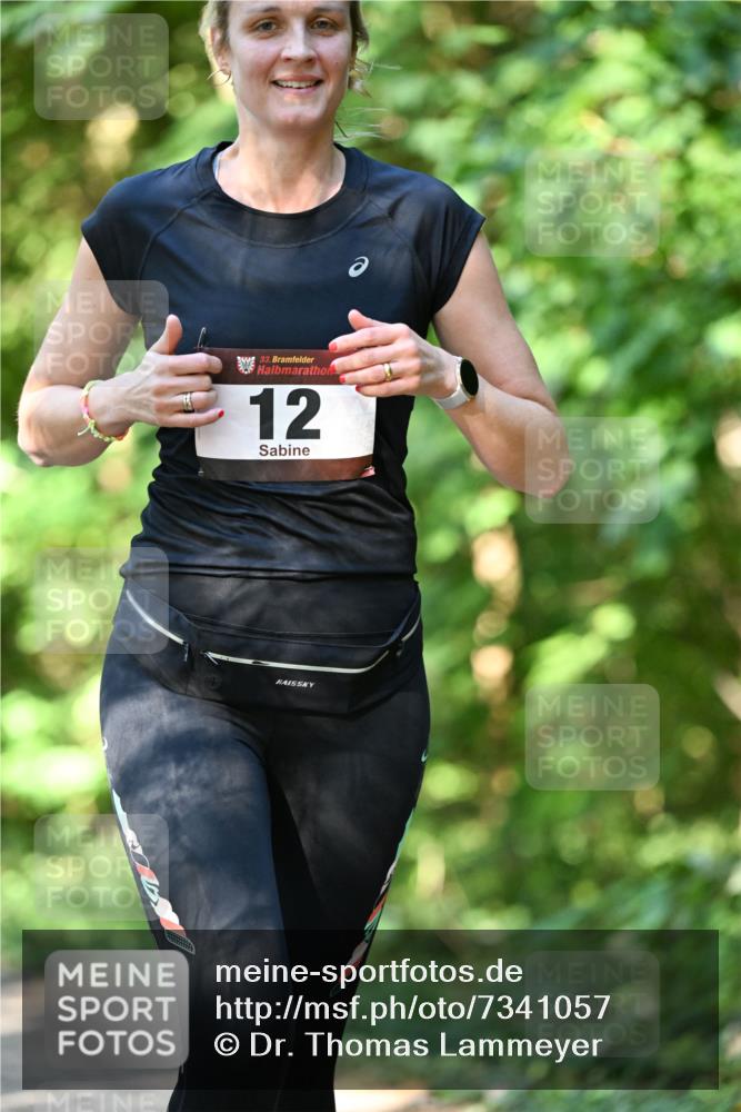 06.10.2024 - Bramfelder Halbmarathon 2024 Dr. Thomas Lammeyer http://msf.ph/oto/7341057 06.10.2024 10:47:43 Laufen 33, 12 meine-sportfotos.de