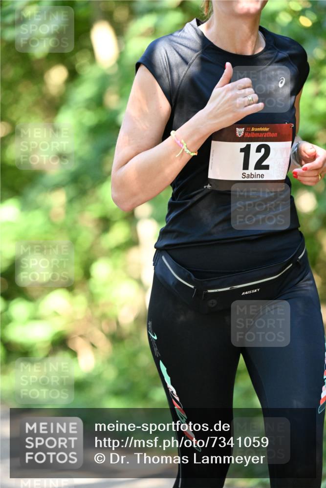 06.10.2024 - Bramfelder Halbmarathon 2024 Dr. Thomas Lammeyer http://msf.ph/oto/7341059 06.10.2024 10:47:43 Laufen 33, 12 meine-sportfotos.de