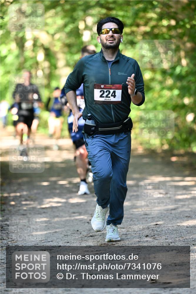 06.10.2024 - Bramfelder Halbmarathon 2024 Dr. Thomas Lammeyer http://msf.ph/oto/7341076 06.10.2024 10:47:51 Laufen 33, 224 meine-sportfotos.de