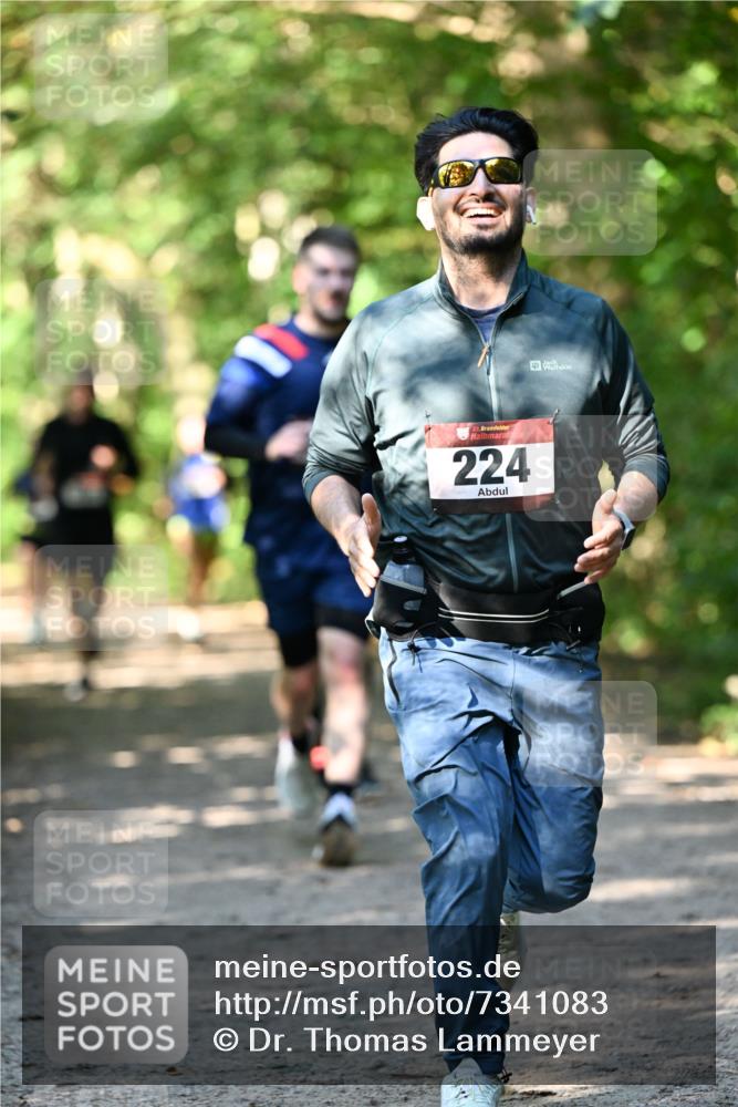 06.10.2024 - Bramfelder Halbmarathon 2024 Dr. Thomas Lammeyer http://msf.ph/oto/7341083 06.10.2024 10:47:52 Laufen 33, 224 meine-sportfotos.de