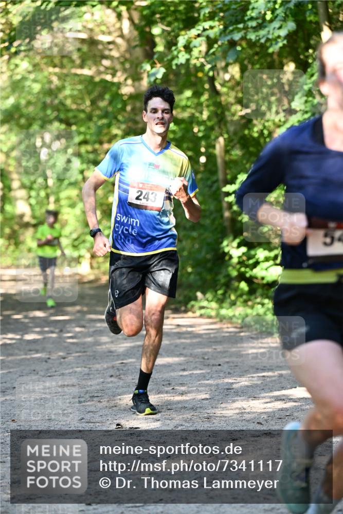 06.10.2024 - Bramfelder Halbmarathon 2024 Dr. Thomas Lammeyer http://msf.ph/oto/7341117 06.10.2024 10:48:01 Laufen 243, 5 meine-sportfotos.de