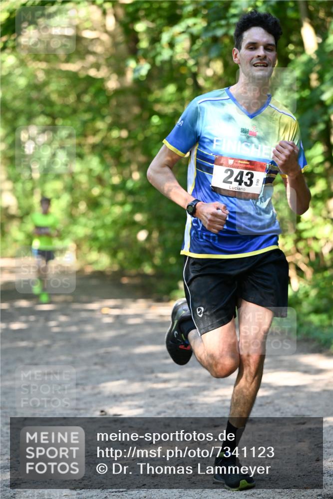 06.10.2024 - Bramfelder Halbmarathon 2024 Dr. Thomas Lammeyer http://msf.ph/oto/7341123 06.10.2024 10:48:02 Laufen 243 meine-sportfotos.de