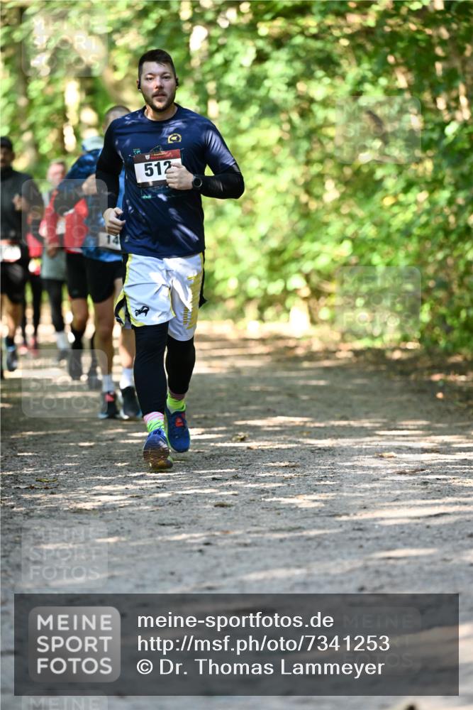 06.10.2024 - Bramfelder Halbmarathon 2024 Dr. Thomas Lammeyer http://msf.ph/oto/7341253 06.10.2024 10:48:41 Laufen 14, 512 meine-sportfotos.de