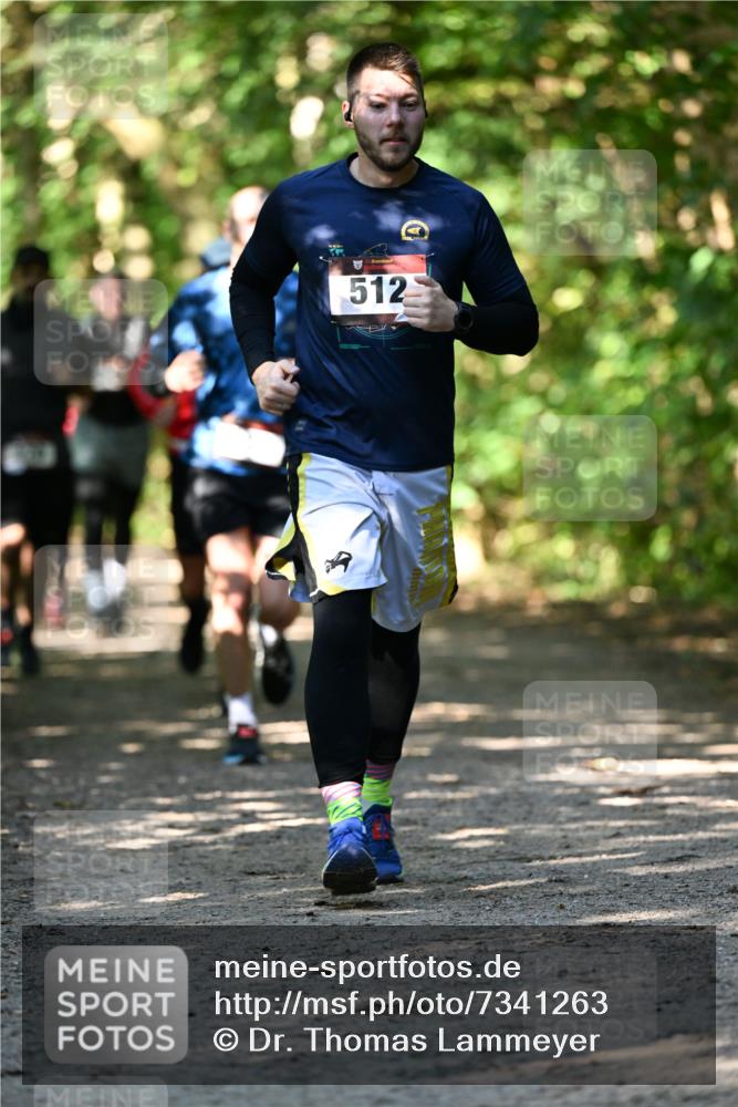 06.10.2024 - Bramfelder Halbmarathon 2024 Dr. Thomas Lammeyer http://msf.ph/oto/7341263 06.10.2024 10:48:43 Laufen 512 meine-sportfotos.de