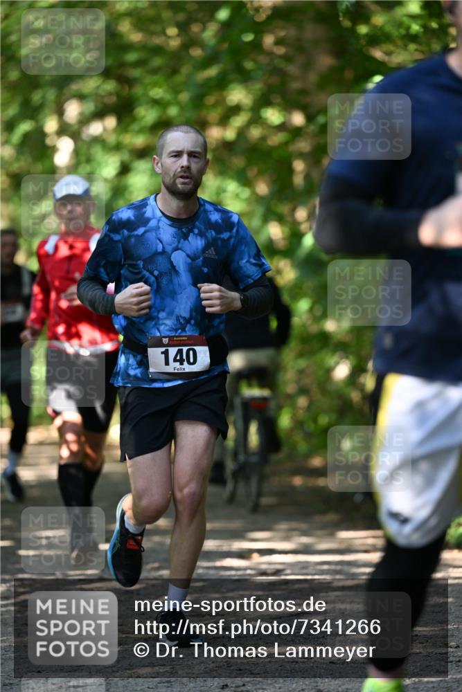 06.10.2024 - Bramfelder Halbmarathon 2024 Dr. Thomas Lammeyer http://msf.ph/oto/7341266 06.10.2024 10:48:44 Laufen 33, 140 meine-sportfotos.de