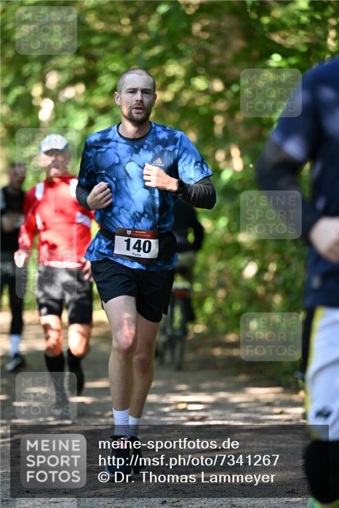 06.10.2024 - Bramfelder Halbmarathon 2024 Dr. Thomas Lammeyer http://msf.ph/oto/7341267 06.10.2024 10:48:45 Laufen 140 meine-sportfotos.de