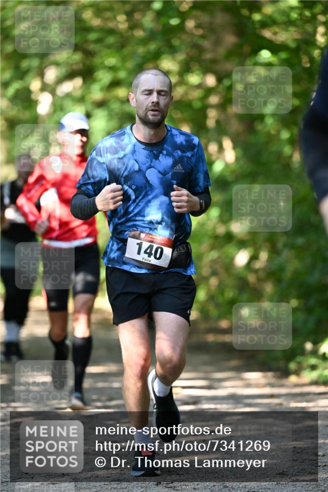 06.10.2024 - Bramfelder Halbmarathon 2024 Dr. Thomas Lammeyer http://msf.ph/oto/7341269 06.10.2024 10:48:45 Laufen 140 meine-sportfotos.de