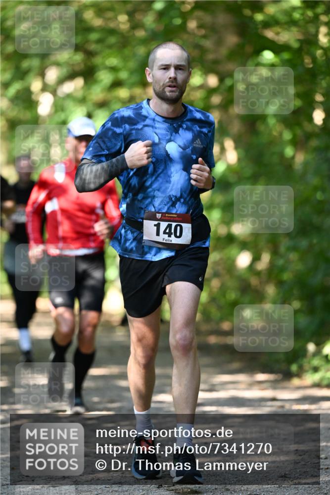 06.10.2024 - Bramfelder Halbmarathon 2024 Dr. Thomas Lammeyer http://msf.ph/oto/7341270 06.10.2024 10:48:45 Laufen 33, 140 meine-sportfotos.de