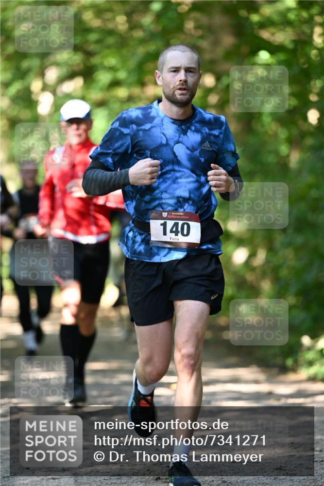 06.10.2024 - Bramfelder Halbmarathon 2024 Dr. Thomas Lammeyer http://msf.ph/oto/7341271 06.10.2024 10:48:45 Laufen 33, 140 meine-sportfotos.de