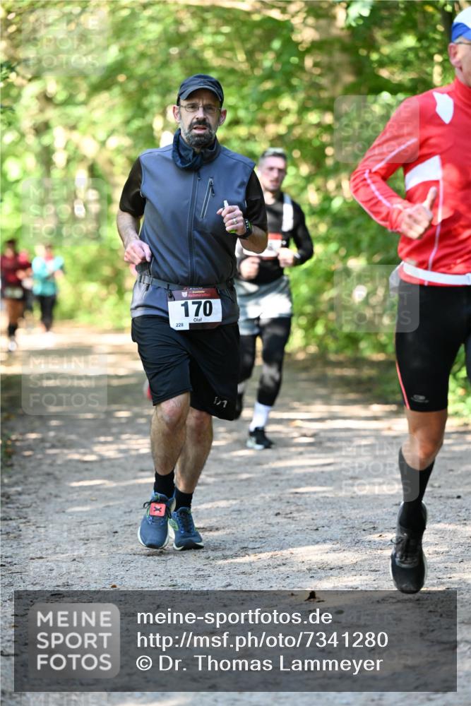 06.10.2024 - Bramfelder Halbmarathon 2024 Dr. Thomas Lammeyer http://msf.ph/oto/7341280 06.10.2024 10:48:48 Laufen 228, 170 meine-sportfotos.de