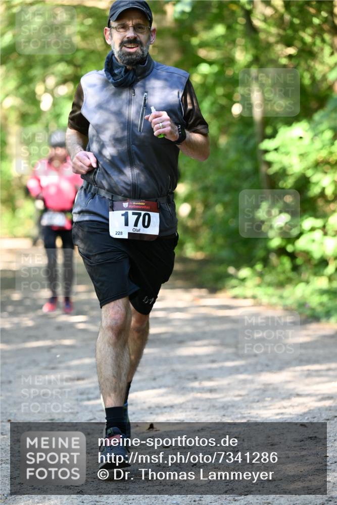06.10.2024 - Bramfelder Halbmarathon 2024 Dr. Thomas Lammeyer http://msf.ph/oto/7341286 06.10.2024 10:48:49 Laufen 228, 33, 170, 1 meine-sportfotos.de