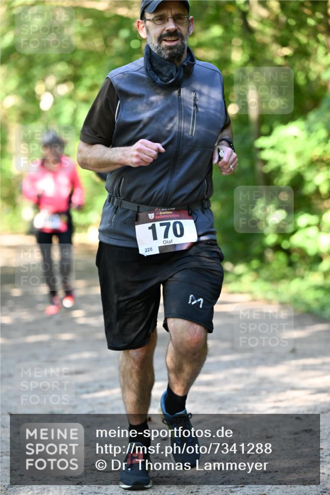 06.10.2024 - Bramfelder Halbmarathon 2024 Dr. Thomas Lammeyer http://msf.ph/oto/7341288 06.10.2024 10:48:49 Laufen 33, 170, 228 meine-sportfotos.de