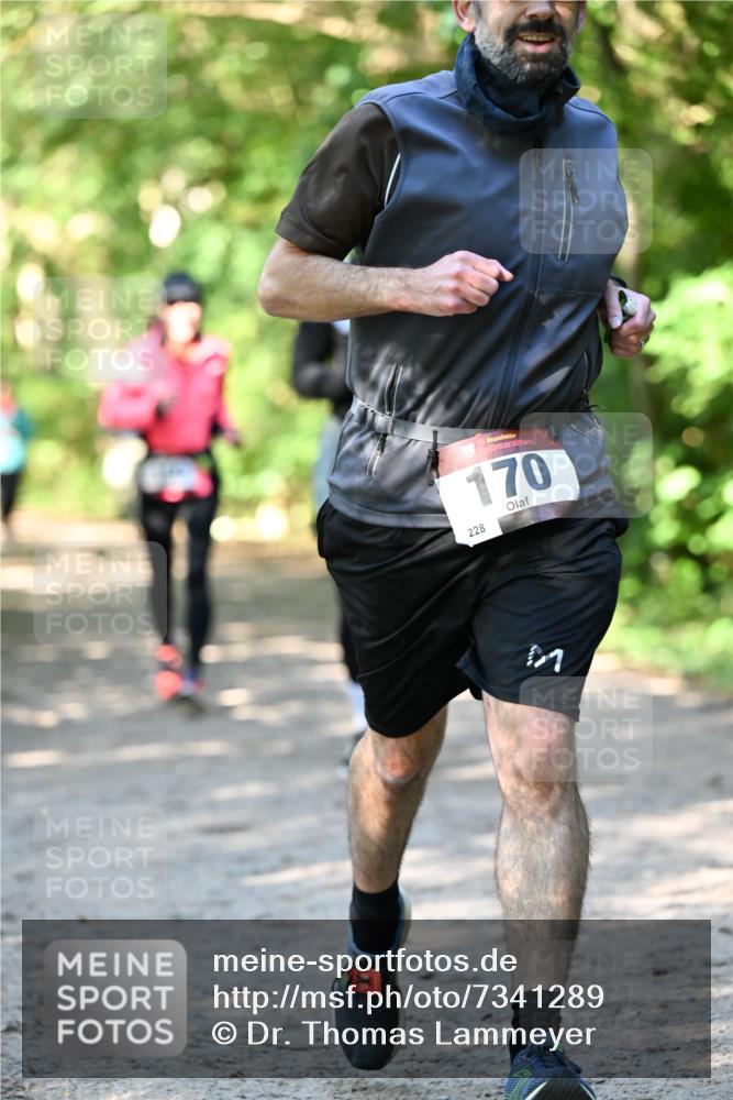 06.10.2024 - Bramfelder Halbmarathon 2024 Dr. Thomas Lammeyer http://msf.ph/oto/7341289 06.10.2024 10:48:49 Laufen 33, 170, 228 meine-sportfotos.de