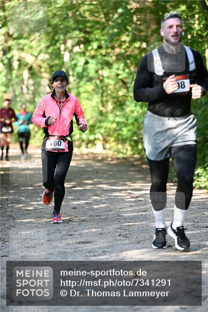 06.10.2024 - Bramfelder Halbmarathon 2024 Dr. Thomas Lammeyer http://msf.ph/oto/7341291 06.10.2024 10:48:50 Laufen 160, 8 meine-sportfotos.de
